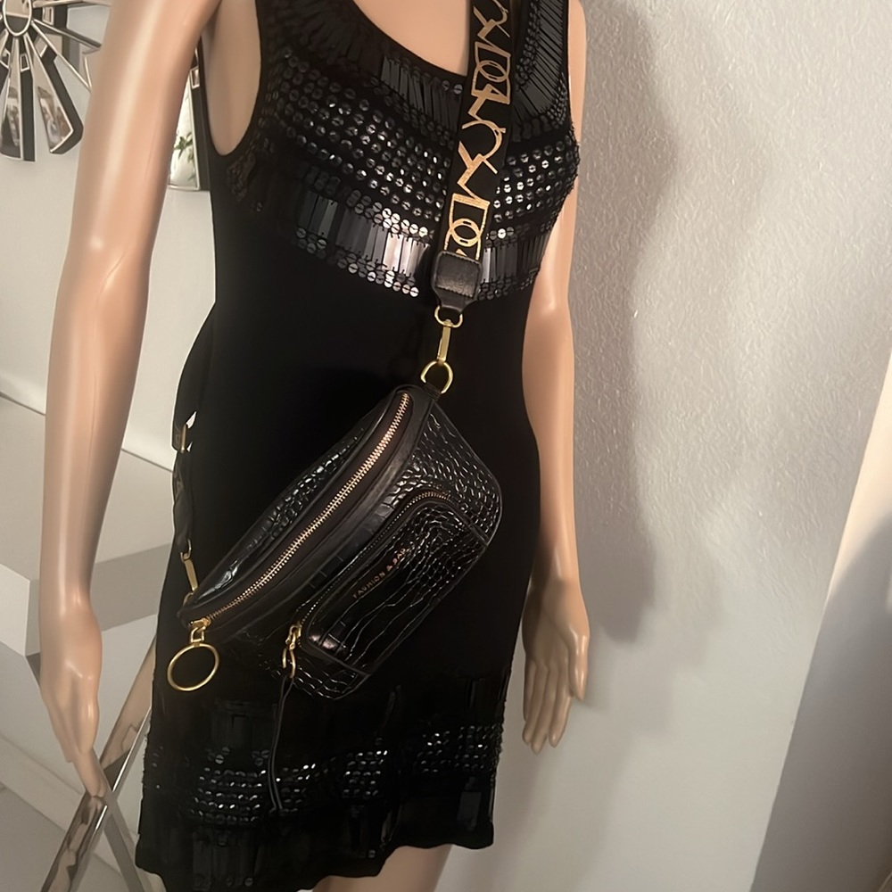 (Fashion & Bag) unisex crossbody bag/ belt bag/ purse - Picture 4 of 17